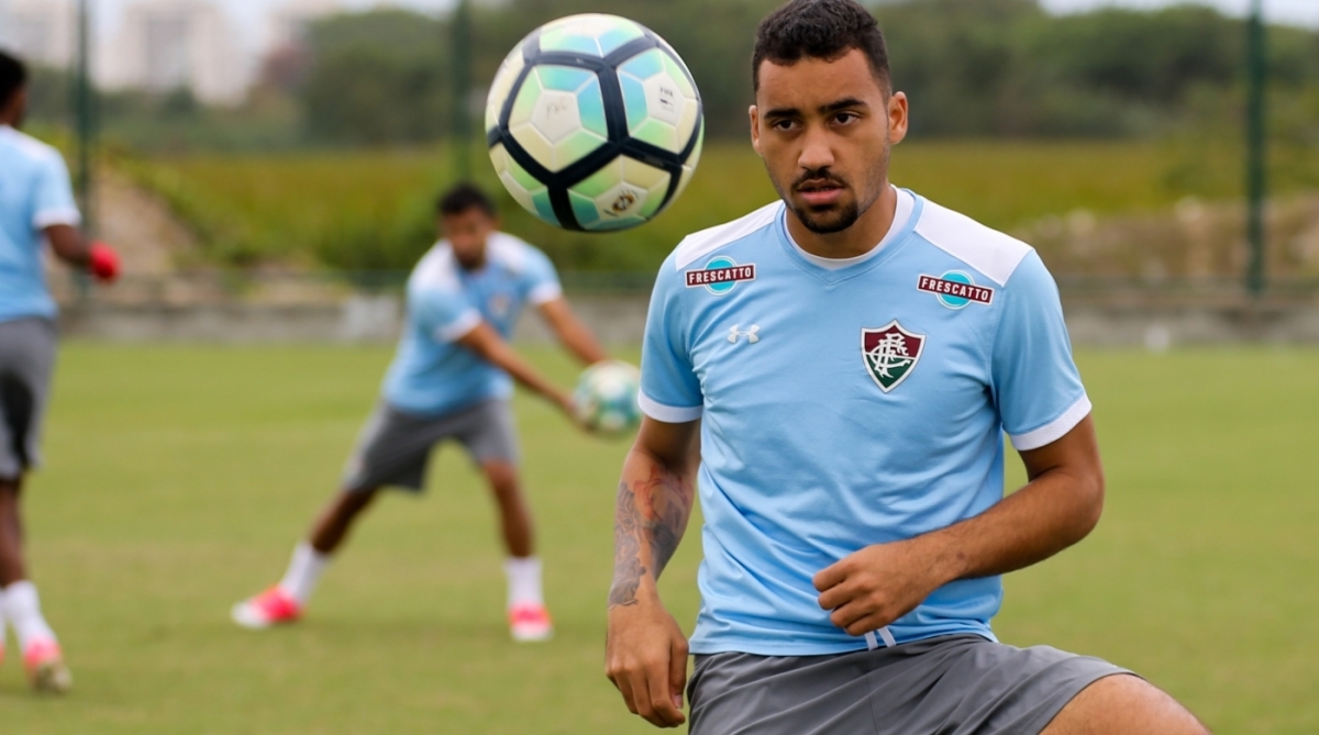 Robinho participa de treino no CT Tricolor