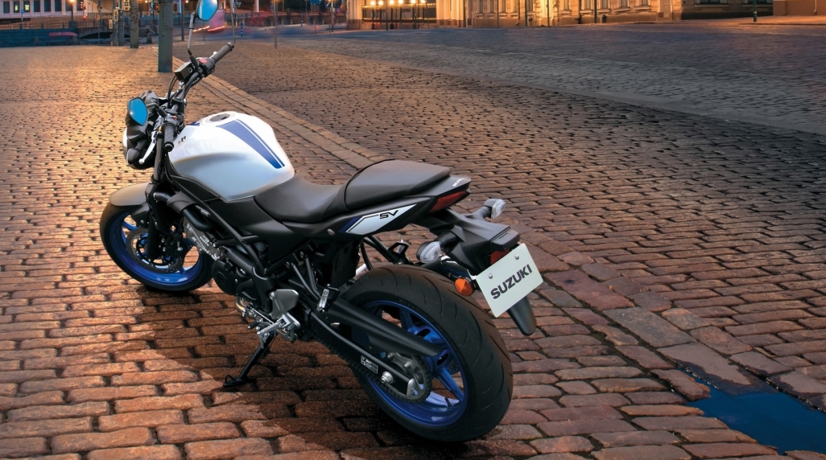 Nova SV 650 A é equipada com motor bicilíndrico de 77 cv e 6,5 kgfm de torque. O câmbio associado é de seis velocidades