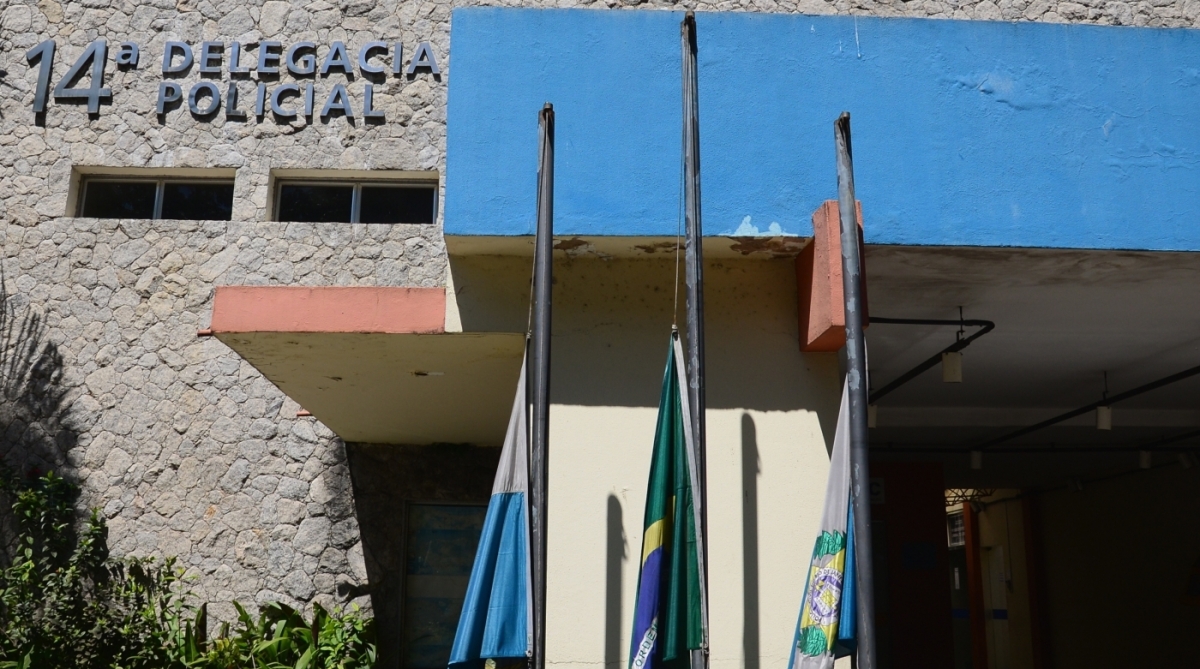 Caso espancamento de menino na Rocinha.  Menino foi espancado pelo padrasto e faleceu.  De acordo com os médicos, ele sofreu uma parada cardíaca e teve múltiplas fraturas.14° DP no Leblon.