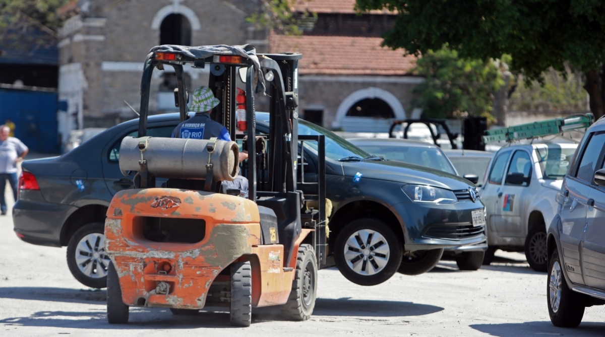 SEOP Dep&oacute;sito P&uacute;blico Ve&iacute;culos - foram rebocados 614 ve&iacute;culos estacionados em &aacute;reas de restri&ccedil;&atilde;o da orla neste fim de semana
