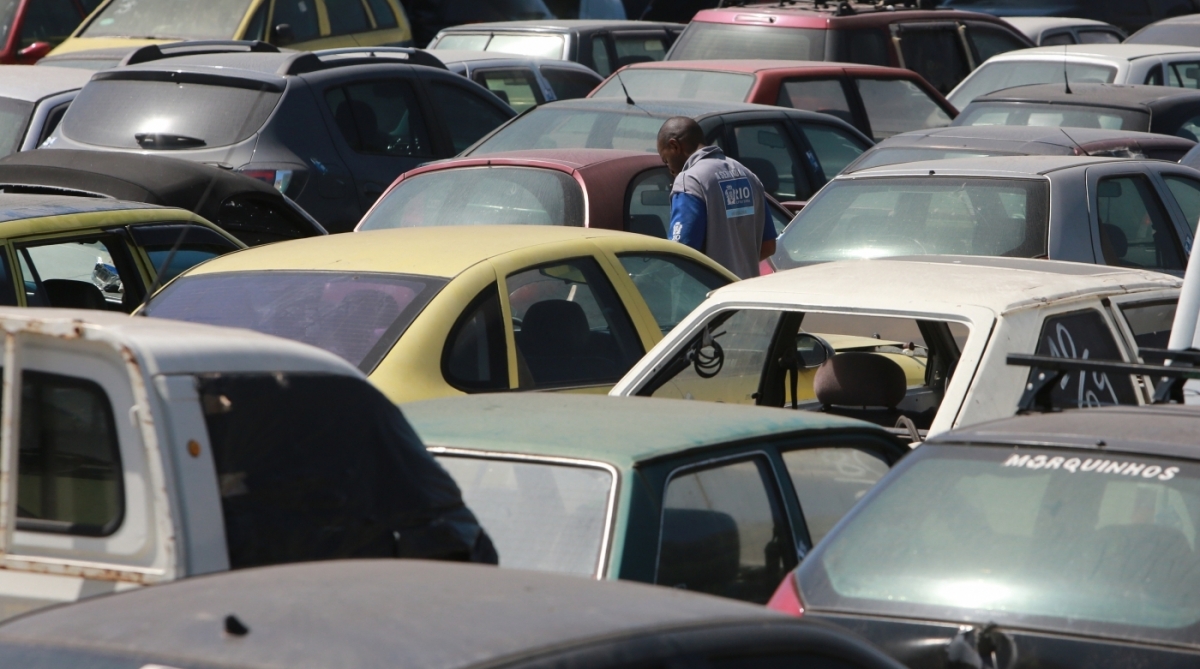 2017-09-11 - Detran - SEOP Dep&oacute;sito P&uacute;blico Ve&iacute;culos. No ultimo final de semana prolongado em  virtude do feriado da Independ&ecirc;ncia, foram rebocados 454 ve&iacute;culos estacionados de forma irregular. Gerando um volume enorme de carros apreendidos no deposito da SEOP em S&atilde;o Cristov&atilde;o na Av. Pedro II, 67. Foto: Daniel Castelo Branco / Ag&ecirc;ncia O Dia.