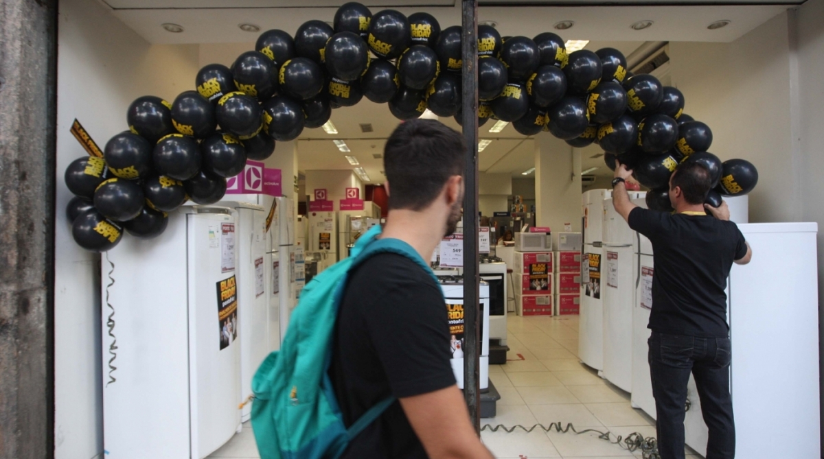 Empresa dá início à seleção de trabalhadores para a Black Friday