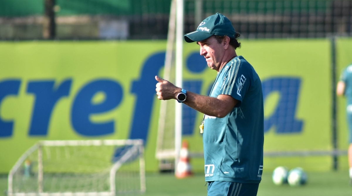 O jogador Edu Dracena, durante treino t&eacute;cnico da equipe do Palmeiras, realizado na Academia de Futebol da Barra Funda, na Zona Oeste de S&atilde;o Paulo, na tarde desta ter&ccedil;a-feira, (12).