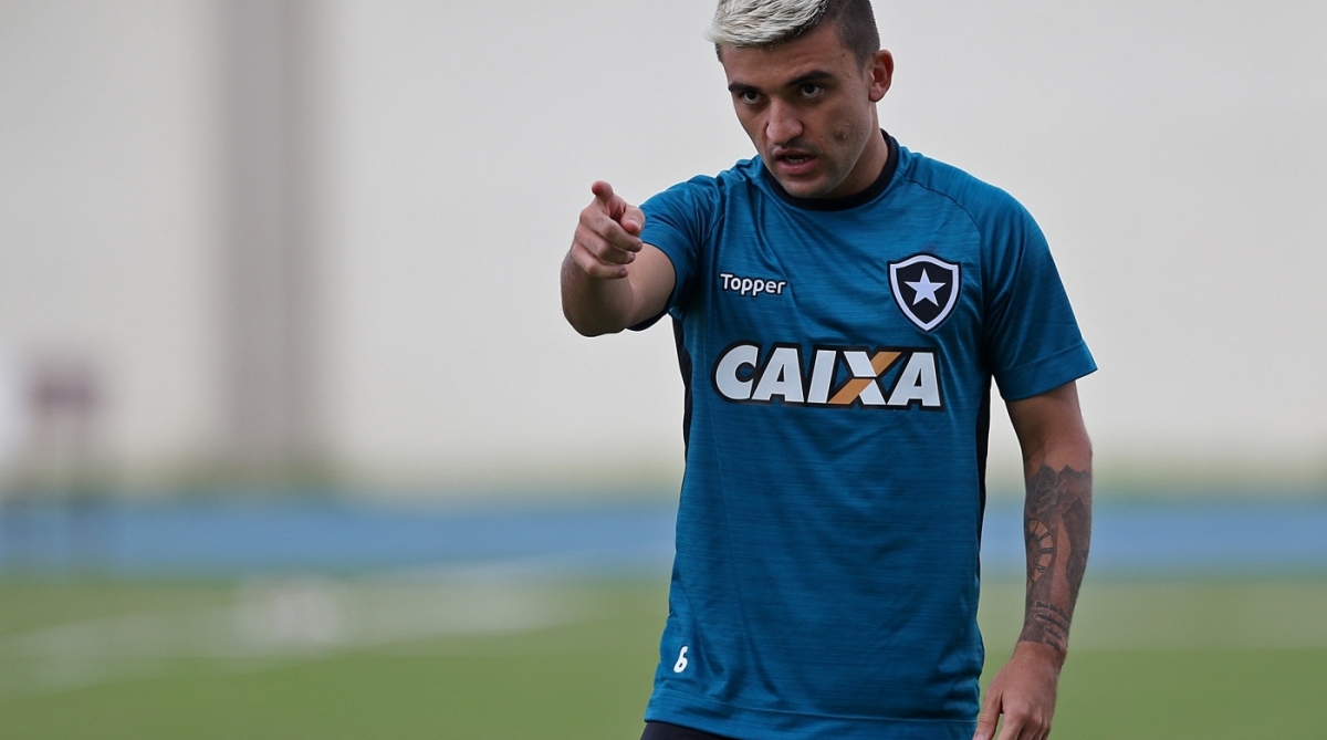 Victor Luis defendeu o Botafogo por duas temporadas. Ele será emprestado até o ano que vem - Vitor Silva / SSPress / Botafogo