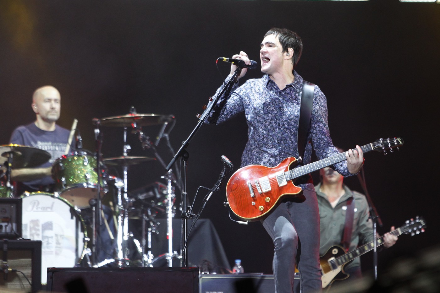 A banda Skank se apresenta na Praia de Icaraí, em Niterói, animando a chegada de 2018: programação inclui ainda outros três shows