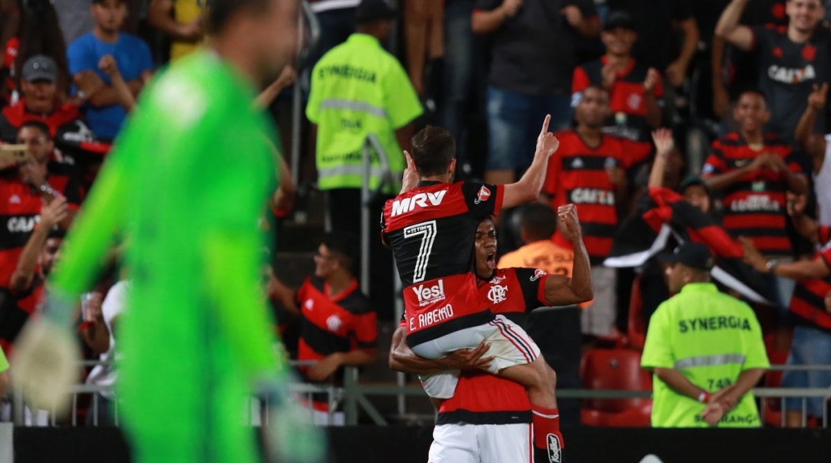 17/09/2017 - Flamengo X Sport se enfrentam no Ninho do Urubu, na Ilha do Governador, Rio de Janeiro, pela 24 rodada do Campeonato Brasileiro. Flamengo: Muralha; Pará, Rhodolfo, Réver e Renê; Cuéllar, William Arão e Diego (Everton Ribeiro); Vinícius Júnior (Everton Ribeiro), Berrío e Guerrero. Sport: Magrão; Raul Prata, Ronaldo Alves, Durval e Sander; Rithely, Patrick, Wesley e Mena; Lenis e André. Foto: Daniel Castelo Branco / Agência O DIA
