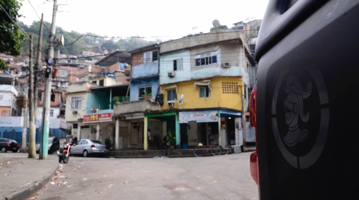 Operação no Morro dos Macacos em Vila Isabel nesta terça (19).