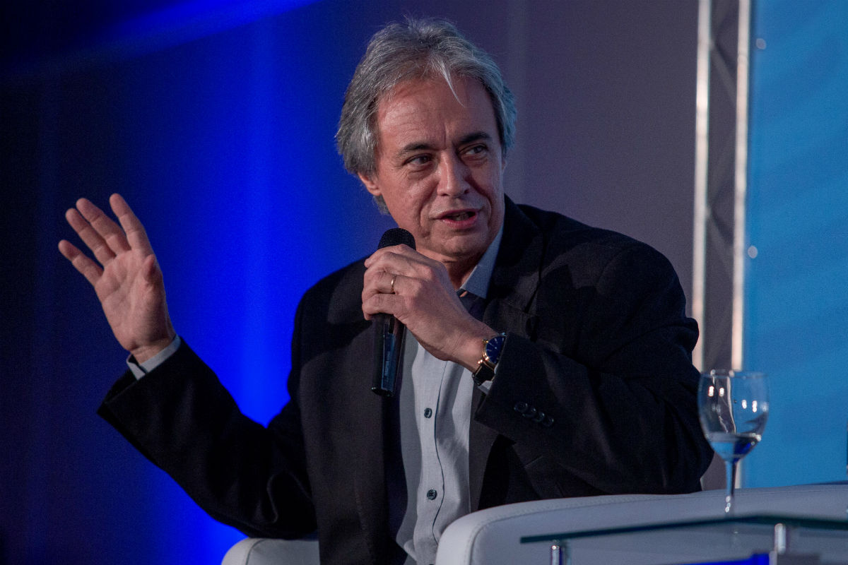 Secretário de Educação durante o processo de implantação do modelo pernambucano, Mozart Neves Ramos, da Fundação Ayrton Senna, destaca alguns aspectos para o bom desempenho do modelo: participação da sociedade, organizada em conselho; novo modelo pedagógico; novo modelo de gestão. "Já no primeiro ano, dados do Ginásio Pernambucano (primeira escola a aplicá-lo) mostraram resultados substancialmente melhores (em termos de evasão escolar e desempenho no vestibular, por exemplo)."