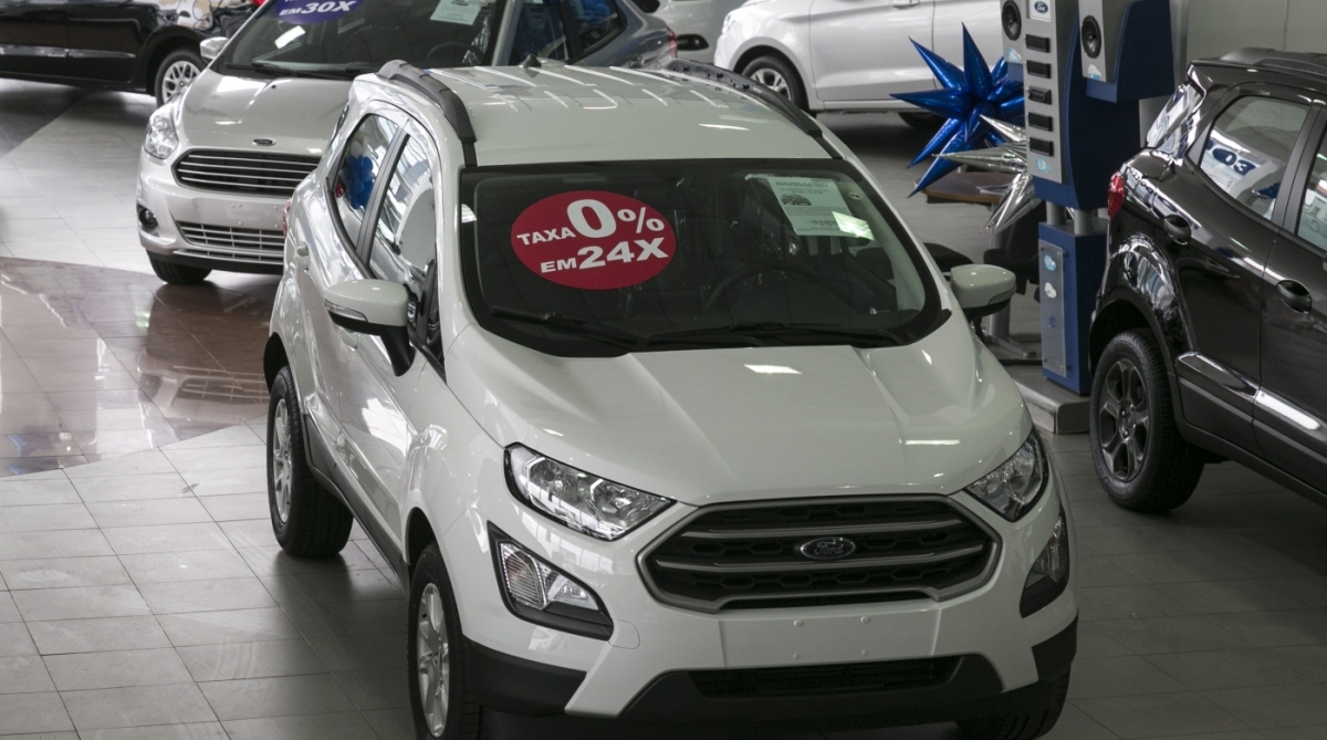 Automania -  Reaquecimento do mercado de venda de automóvieis. Local: Barrafor, rua Cândido Benício, 200 - Campinho. Foto: Daniel Castelo Branco / Agência O Dia