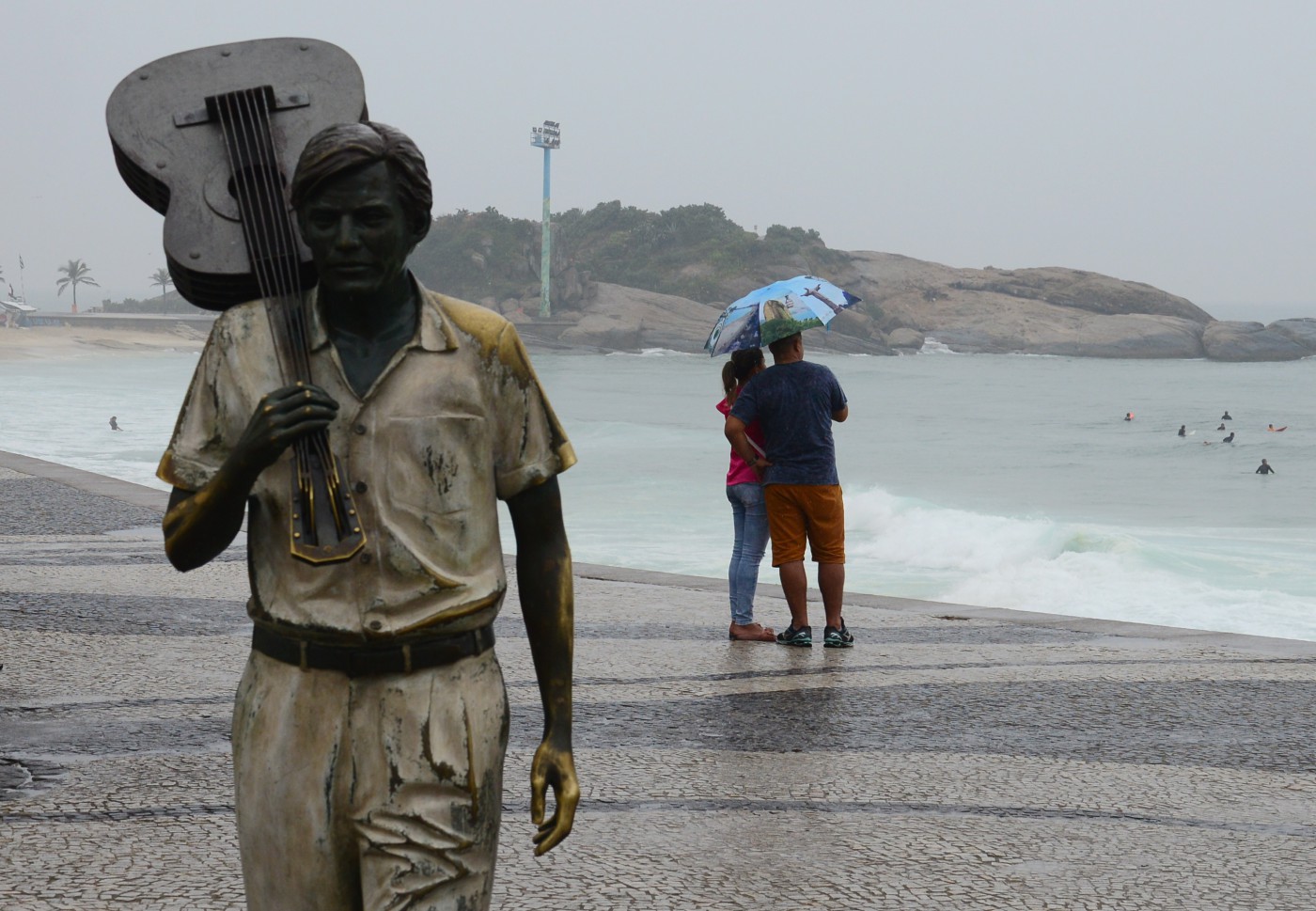 Segundo o Alerta Rio, a previs&atilde;o &eacute; de chuva moderada devido &agrave; aproxima&ccedil;&atilde;o de uma frente fria do estado do Rio de Janeiro - Sandro Vox / Ag&ecirc;ncia O Dia 