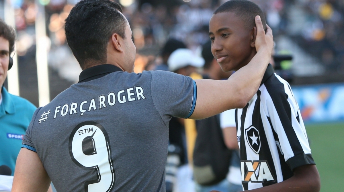 2017-10-01. O t&eacute;cnico Jair Ventura durante a partida entre Botafogo X Vit&oacute;ria (BA) no est&aacute;dio Nilton Santos ( Engenh&atilde;o ) v&aacute;lida pela 26&ordf; rodada do Campeonato Brasileiro. Foto - M&aacute;rcio Mercante / Ag&ecirc;ncia O Dia