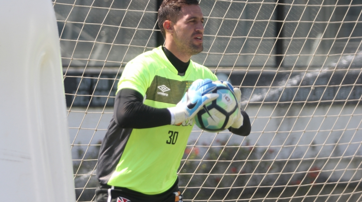 Martín Silva sofre com lombalgia - Paulo Fernandes/Vasco