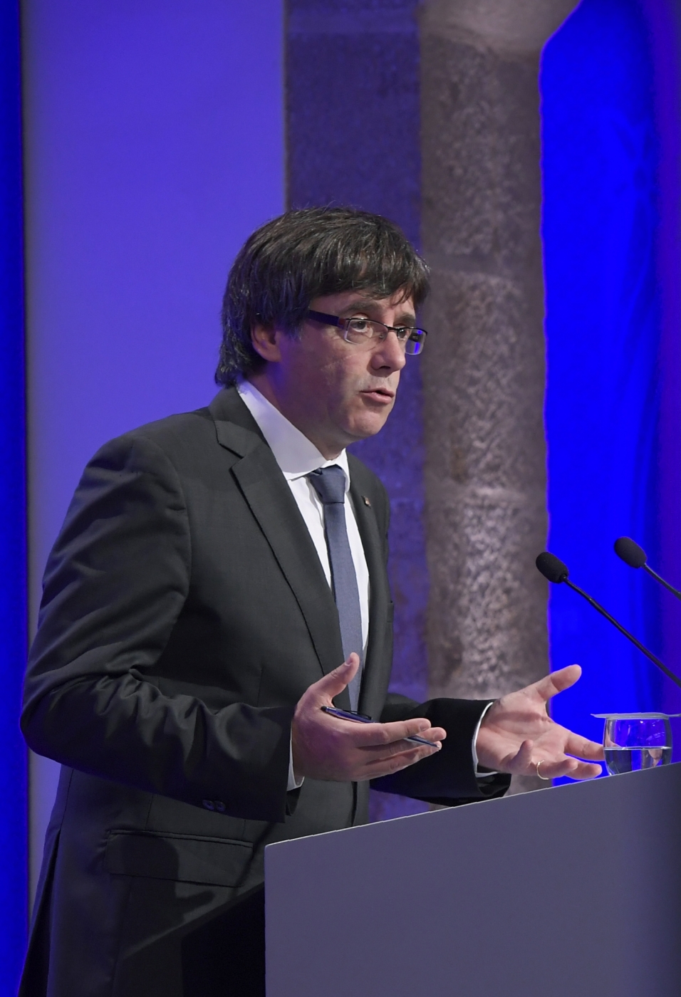 Catalan president Carles Puigdemont gives a  press conference in Barcelona, on October 2, 2017.
Catalonia's leader Carles Puigdemont said the region had won the right to break away from Spain after 90 percent of voters taking part in a banned referendum voted for independence, defying a sometimes violent police crackdown and fierce opposition from Madrid. / AFP PHOTO / LLUIS GENE