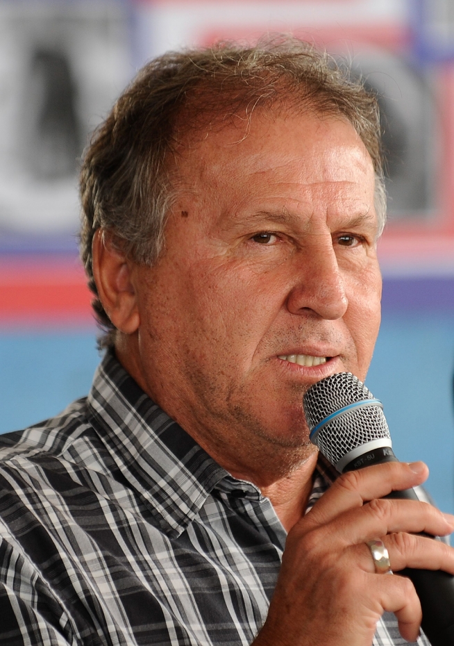 O ex-jogador Zico apoia parceria entre a ONG Viva Rio e a Escola Municipal Haiti, em Quintino, zona norte. O projeto da ONG Viva Rio auxilia imigrantes haitianos no Brasil (Tomaz Silva/Agência Brasil)