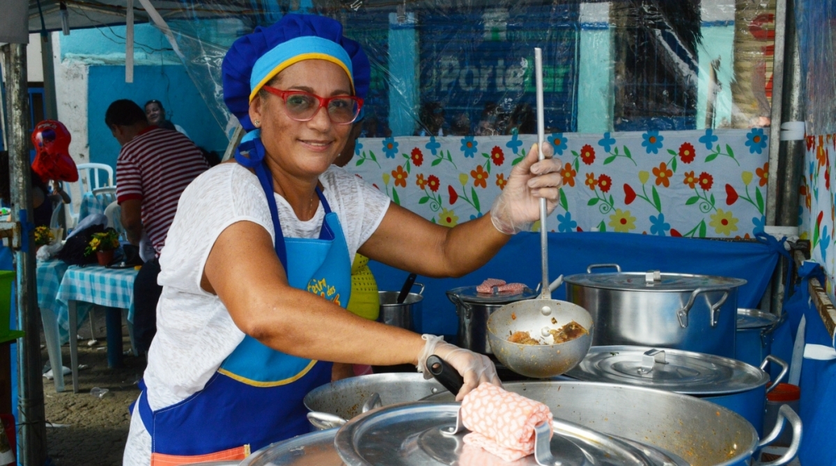 AG&Ecirc;NCIA DE NOT&Iacute;CIAS - PARCEIRO - Feira das Yab&aacute;s, na Pra&ccedil;a Paulo da Portela, em Madureira, Zona Norte do Rio, anivers&aacute;rio de Marquinho de Osvaldo Cruz, neste domingo (08). Foto: Paulo Carneiro/Parceiro/Ag&ecirc;ncia O Dia