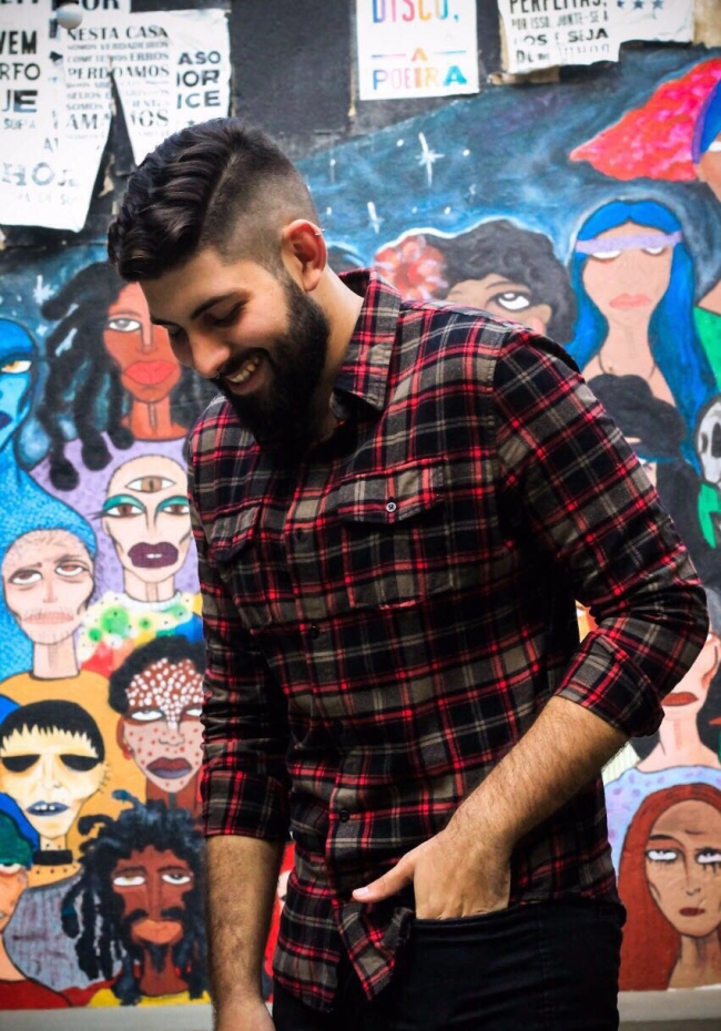 Personagem lumbersexual sudorese