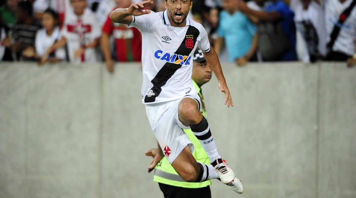 O jogador Nen&ecirc; do Vasco comemora gol durante a partida entre Vasco RJ e Botafogo RJ, v&aacute;lida pelo Campeonato Brasileiro 2017, no Est&aacute;dio do Maracan&atilde; no Rio de Janeiro (RJ), neste s&aacute;bado (14). - DHAVID NORMANDO/FUTURA PRESS/ESTADÃO CONTEÚDO