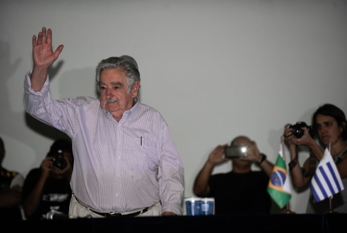 O ex-presidente do Uruguai José Mujica durante encontro com estudantes na concha acústica da Universidade do Estado do Rio de Janeiro (Uerj), no campus do Maracanã, em 2017