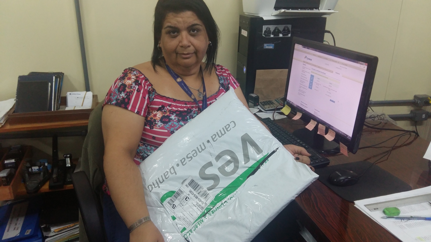 Fátima Alves, de 49 anos, há algum tempo só recebe encomendas  em seu trabalho, na Tijuca, porque Correio se nega a entregar em sua casa, na Rua Barão de Petrópolis, no Rio Comprido, sob a alegação de ser área de risco.
