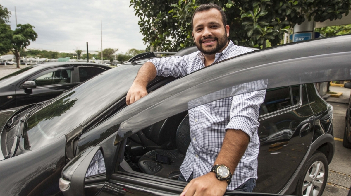 Mesmo com IPVA atrasado motoristas poderam fazer a vistoria de seu veículos, Sérgio Murilo, aprova a medida, RJ, 22 de outubro.