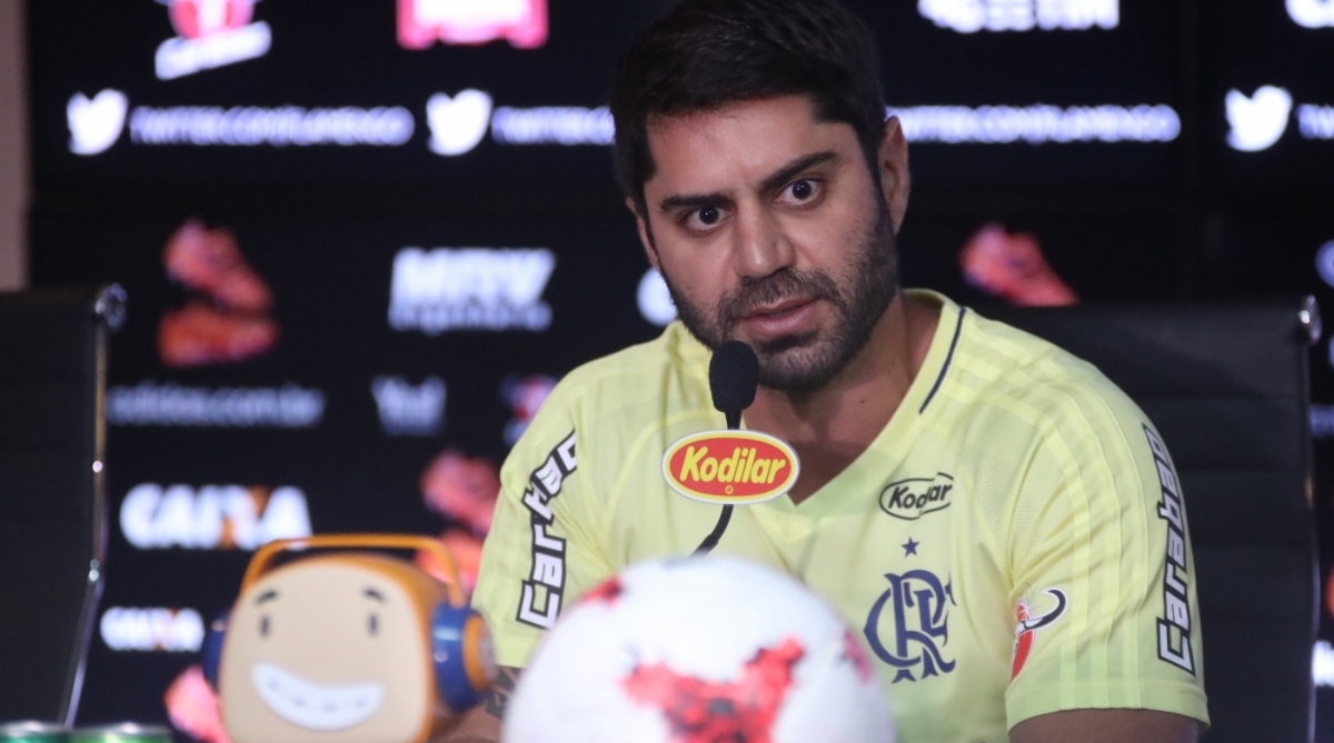 Marcio Tannure, m&eacute;dico do Flamengo, concede entrevista coletiva no Ninho do Urubu