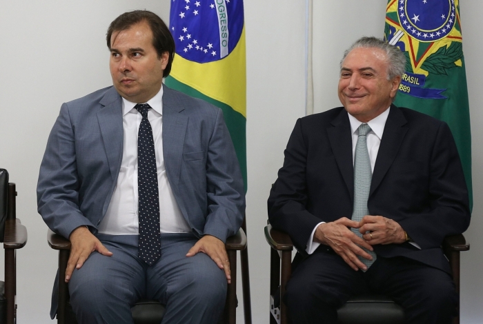 Michel Temer e Rodrigo Maia se reuniram no Palácio do Jaburu