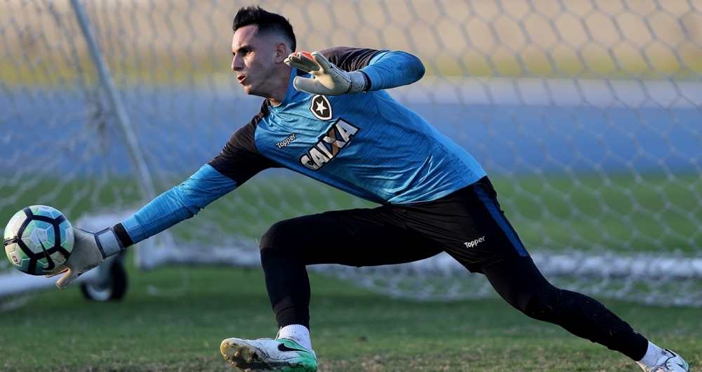 Gatito vai defender o Paraguai contra os EUA e pode ser uma baixa caso o Botafogo chegue  semi do Carioca