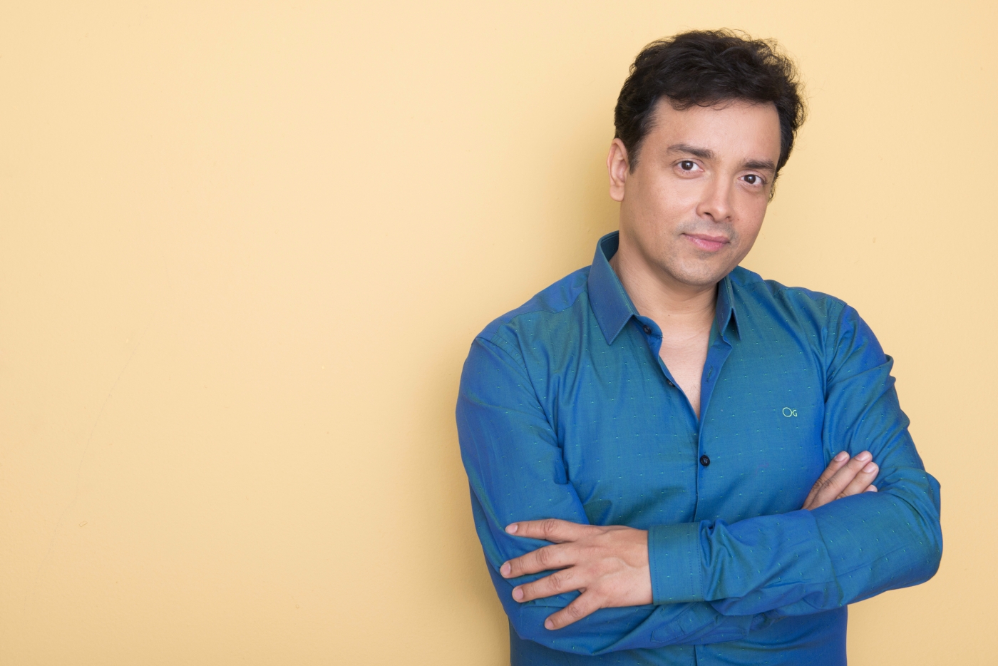 Rodrigo Fagundes, o mordomo Nelito. Abaixo, com Marcos Caruso, o magnata Pedrinho Guimarães, e Camila Queiroz, a Luiza - Crédito das fotos Faya