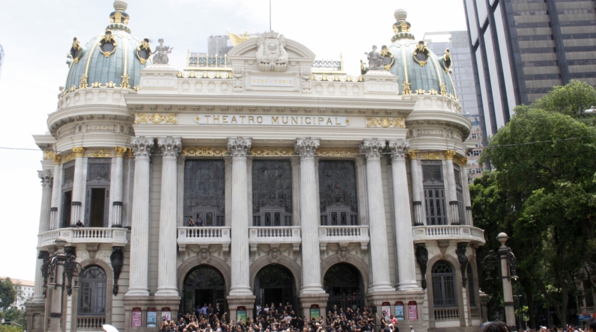 AG&Ecirc;NCIA DE NOT&Iacute;CIAS - PARCEIRO - Manifesta&ccedil;&atilde;o dos bailarinos do Theatro Municipal, na Cinel&acirc;ndia, Centro do Rio de Janeiro, nesta ter&ccedil;a-feira (31). Foto: Onofre Veras/Parceiro/Ag&ecirc;ncia O Dia