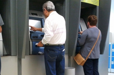 Governo prevê salário mínimo de R$ 1.169 em 2022, sem aumento acima da inflação