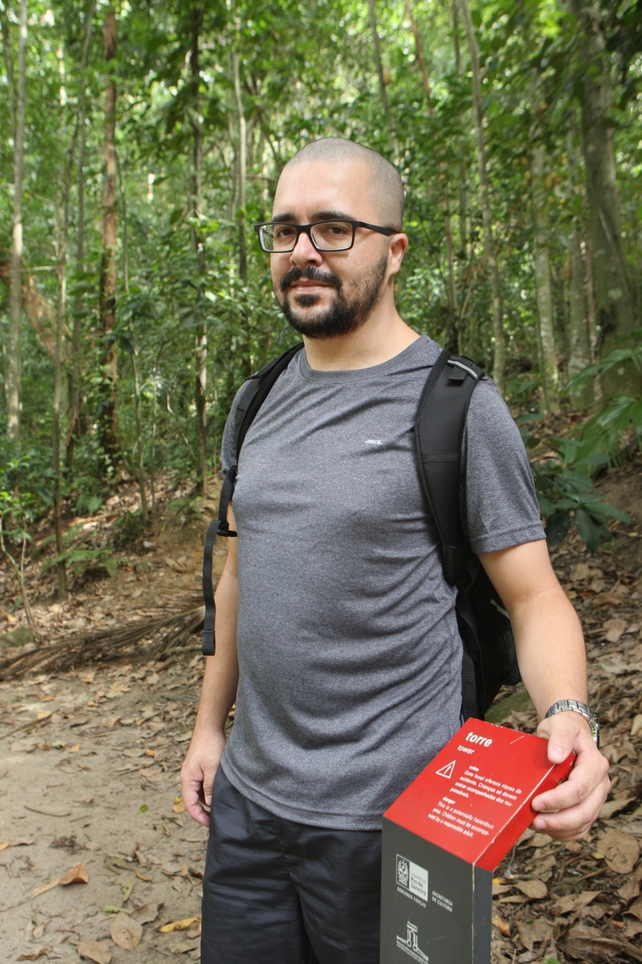Pessoas que fazem trilhas opinam sobre a segurança, ou a falta dela nas trilhas do Parque Lage.Muitos documentos são perdidos nas trilhas do parque e ficam guardadas no posto da Segurança, na entrada do Parque.