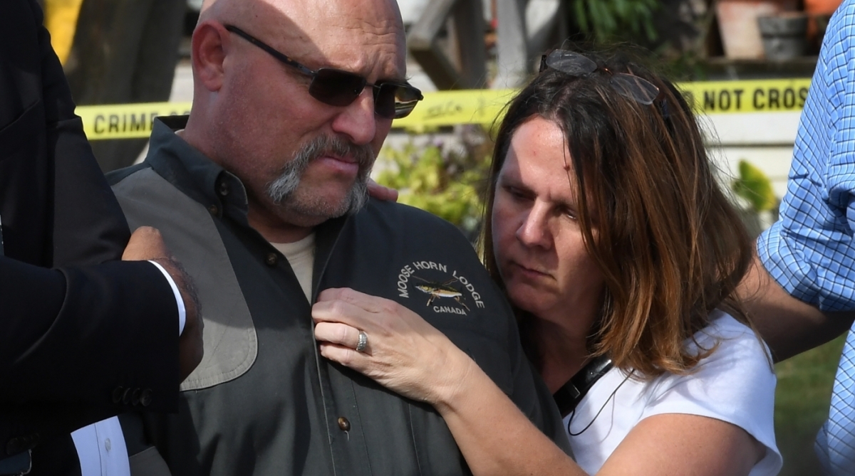Pastor Frank Pomeroy e a esposa, Sherri, se emocionam em coletiva - AFP/Mark RALSTON