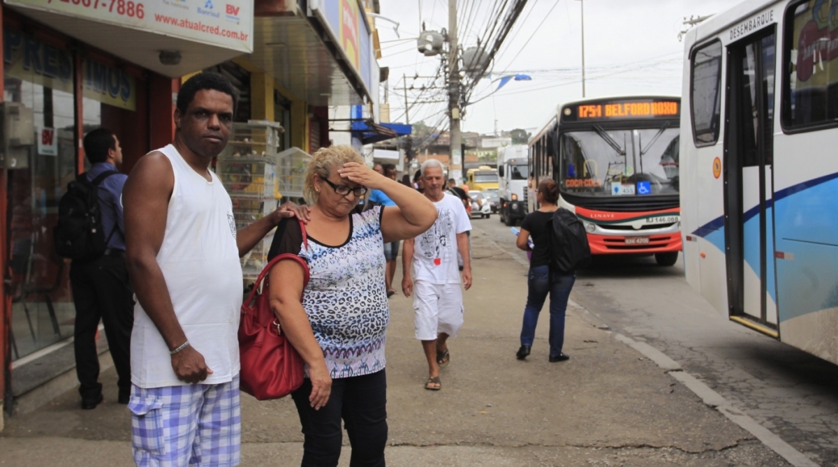 Rio, 06/11/2017-  Maria Cleide da Silva e Marcelo da Silva, moradores de Belford Roxo, na Baixada Fluminense, reclamam da falta de estrutura que afeta a cidade. Foto - Maíra Coelho / Agência O Dia 