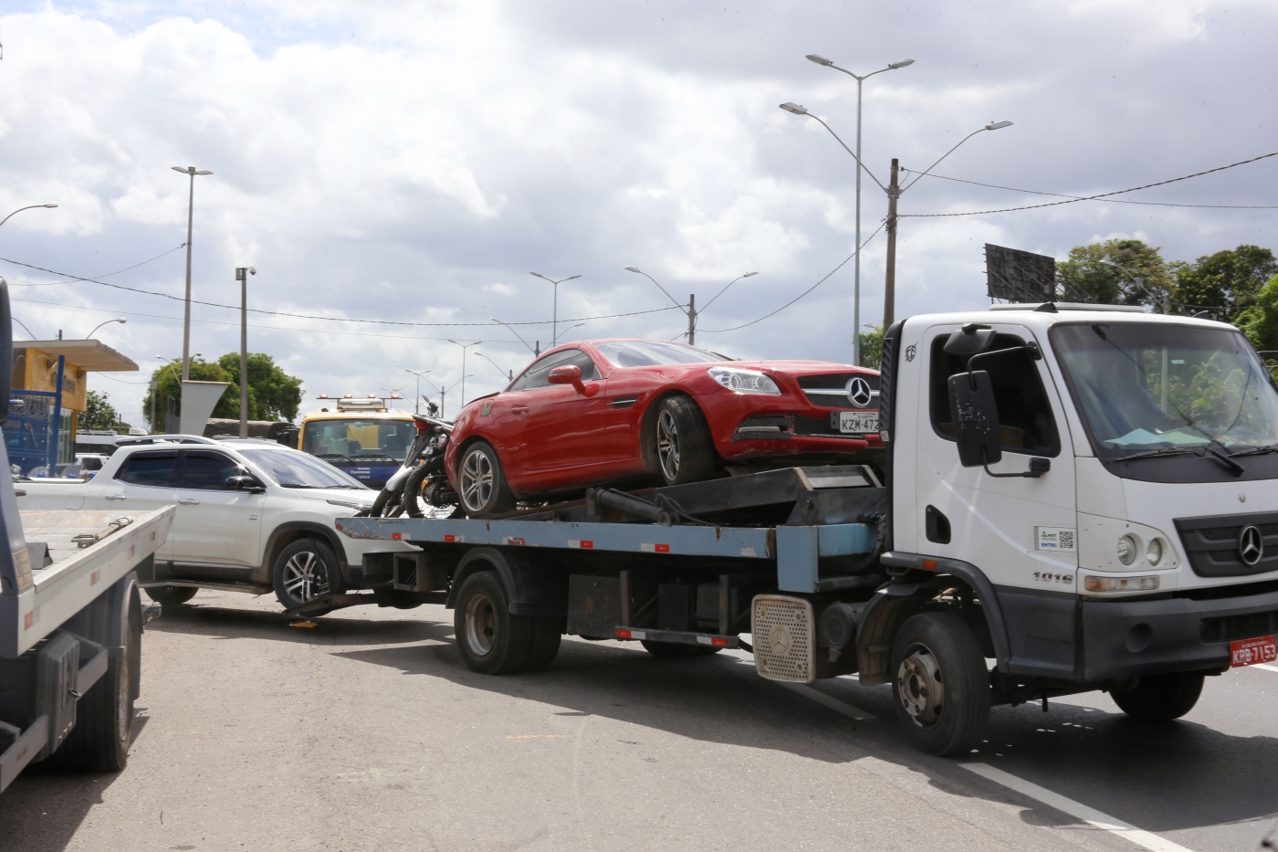 Pol&iacute;cia apreende Mercedes do chefe do tr&aacute;fico no Morro do Salgueiro
Carro usado pelo traficante Thomaz Vieira Gomes, conhecido como 2N, custa mais de R$ 200 mil.
