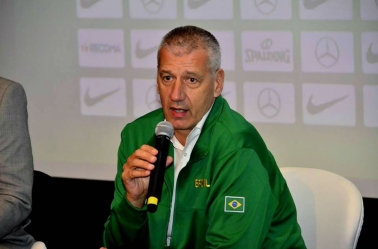 Petrović anuncia primeiro corte da seleção masculina de basquete para o Pré-Olímpico