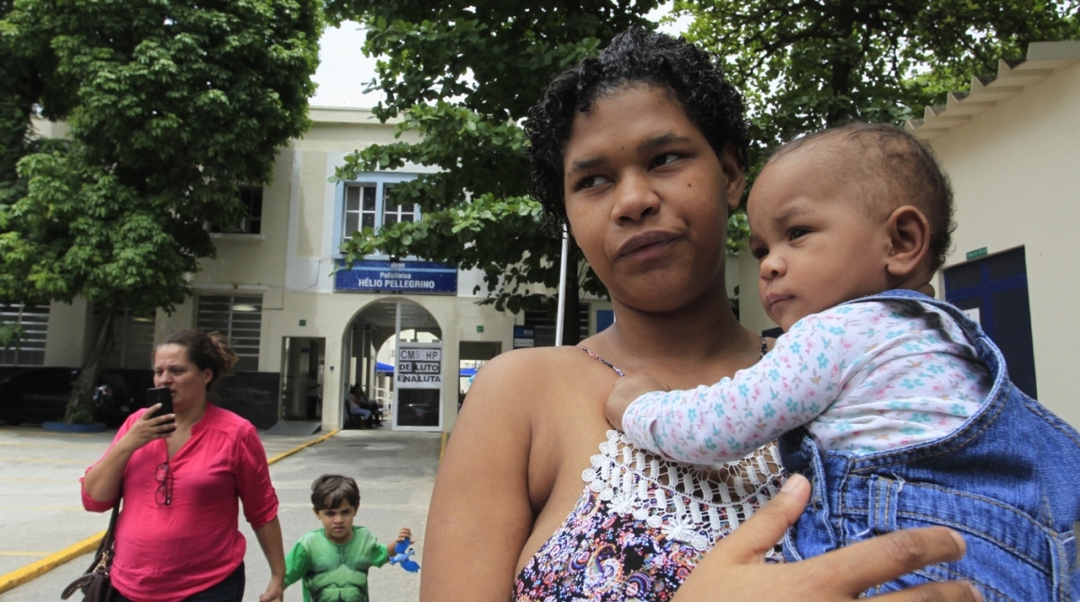 Rio, 08/11/2017 - Clínicas da Família - Pacientes reclamam da falta atendimento e de insumos no Centro Municipal de Saúde (CMS) Helio Pellegrino, na Praça da Bandeira. Foto - Maíra Coelho / Agência O Dia. 
