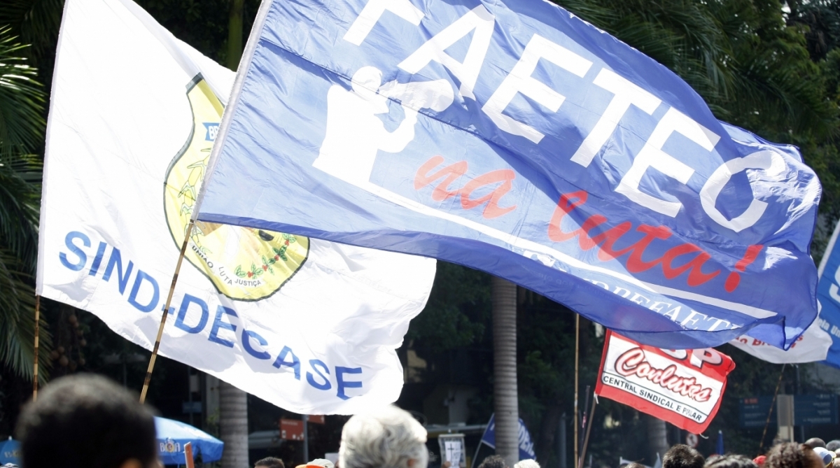 07811/2017 - Manifestação de Policiais na ALERJ Na foto:.Policiais fazem manifestação na porta da ALERJ por salários atrazados   Foto:  Luiz Ackermann / Agência O Dia