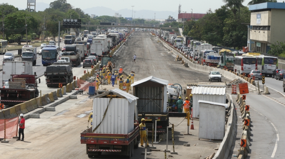 Obras do BRT Transbrasil, de Deodoro ao Caju, estão em andamento e têm previsão de entrega em junho -  Estefan Radovicz/agência O Dia       