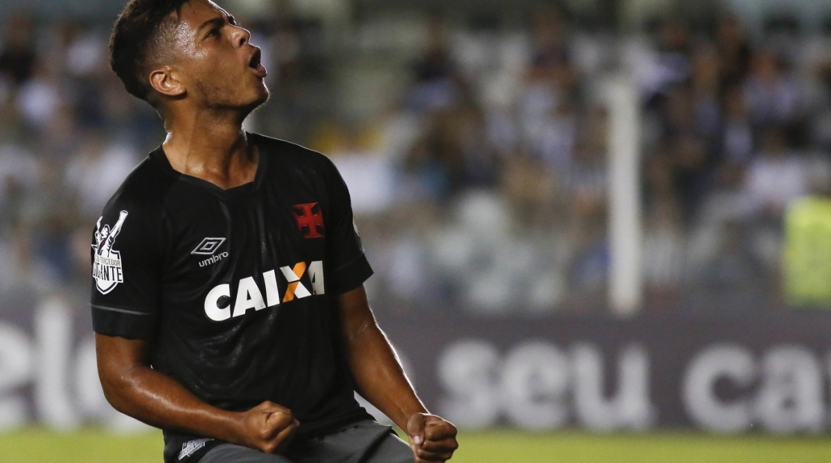 Comemorac?do primeiro gol do Vasco, marcado por Evander durante jogo entre Santos e Vasco realizado no Est?o Urbano Caldeira, a Vila Belmiro, em Santos. A partida ??da pela 33ª rodada do Brasileir?2017.