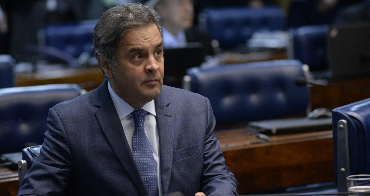 A defesa do senador Aécio Neves disse que o aparelho foi um presente e encontrava-se guardado com outros presentes recebidos.