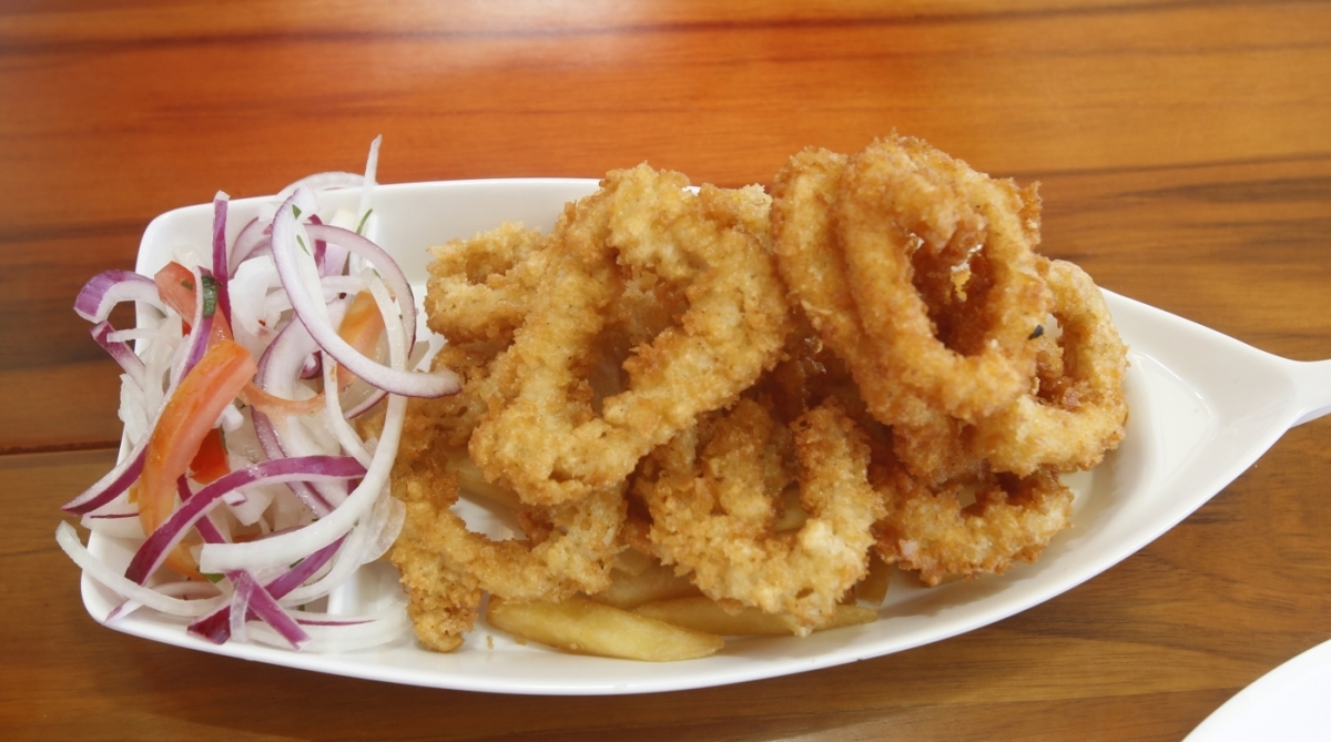 Comidas peruanas servidas no Quiosque O DIa em Copacabana.