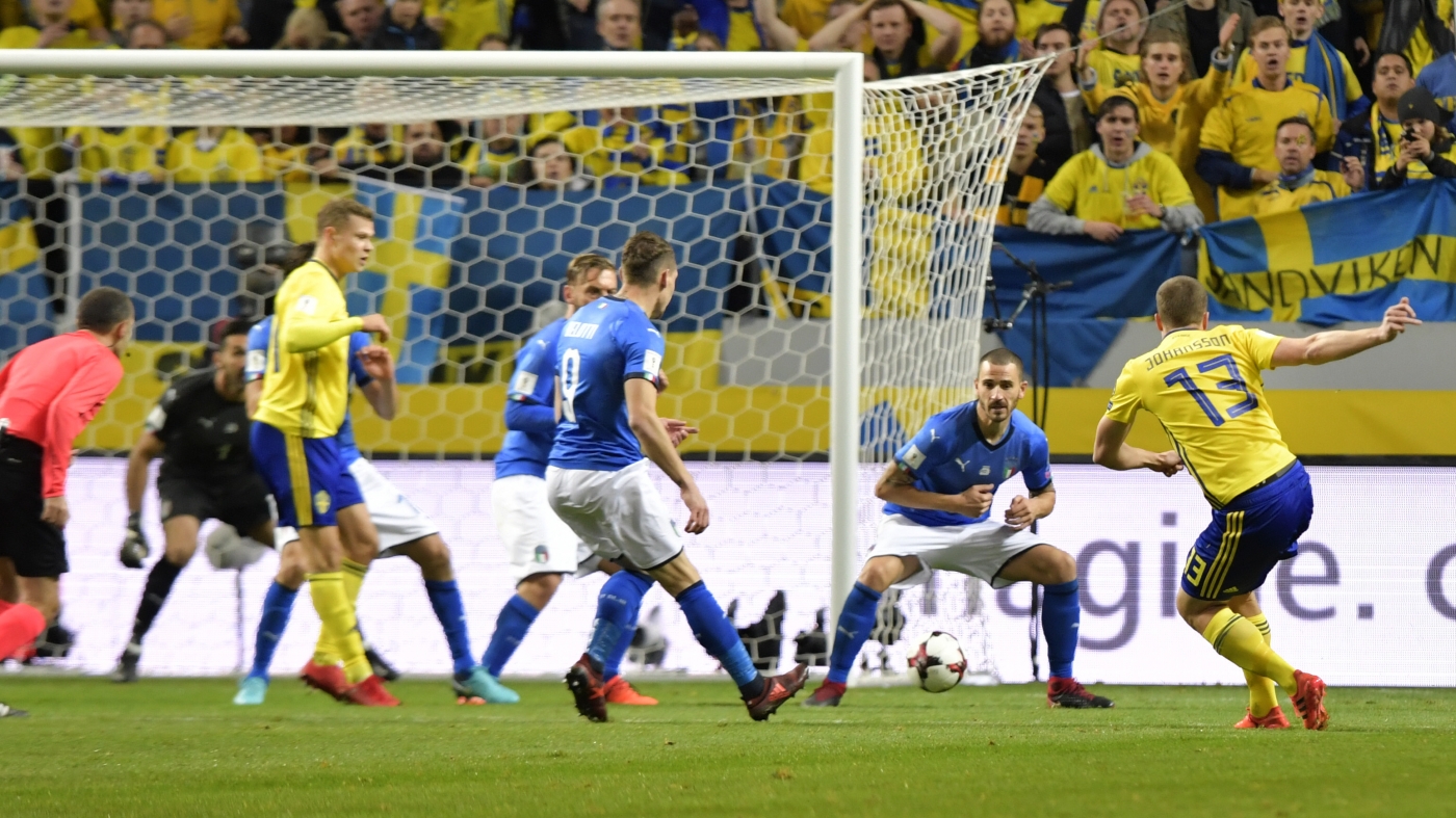 Sweden's midfielder Jakob Johansson (R) shoots and scores 1:0 during the FIFA World Cup 2018 qualification football match between Sweden and Italy in Solna, on November 10, 2017. / AFP PHOTO / TT NEWS AGENCY AND TT News Agency / Anders WIKLUND / Sweden OUT