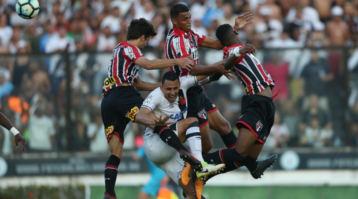 Jogo entre Vasco X São Paulo válido pela 34 rodada do campeonato brasileiro no estadio de Sao Januario,, Rj, 12 de novembro.