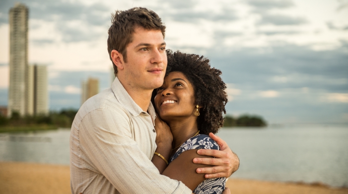 Erika Januzza e Caio Paduan