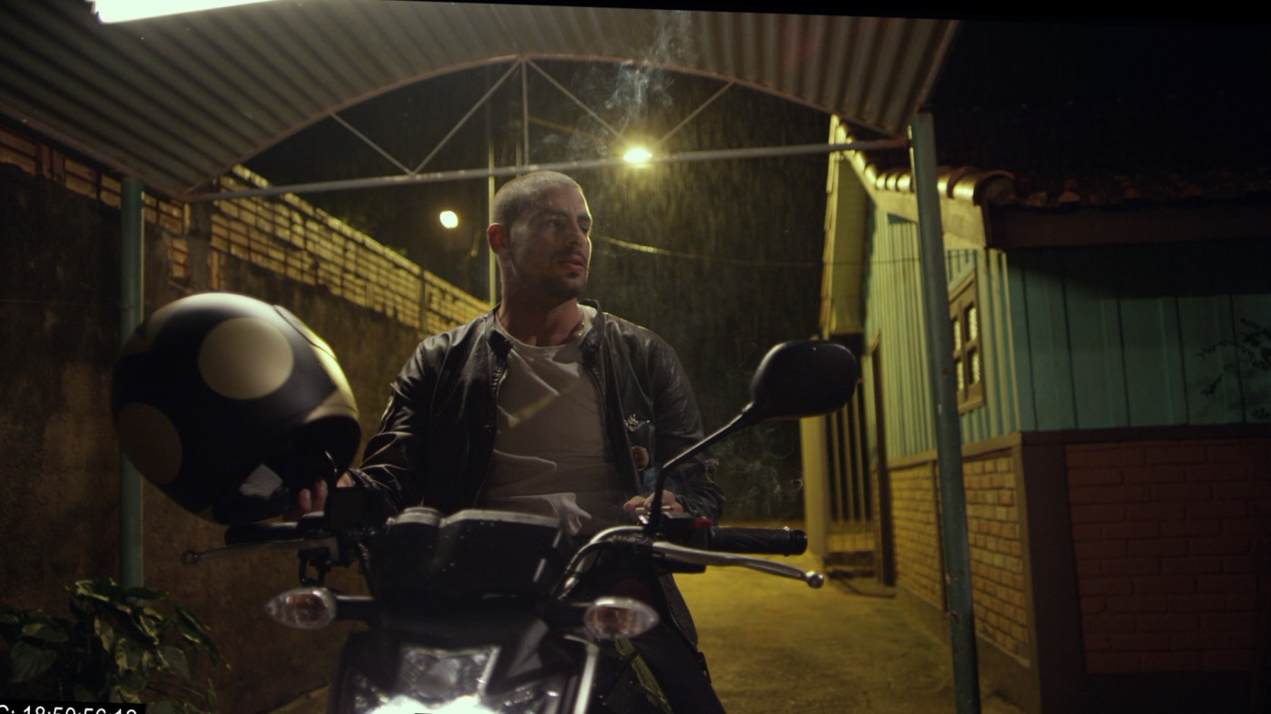 Cena do filme 'Não Devore Meu Coração', com Cauã Reymond - fotos Divulgação e reprodução