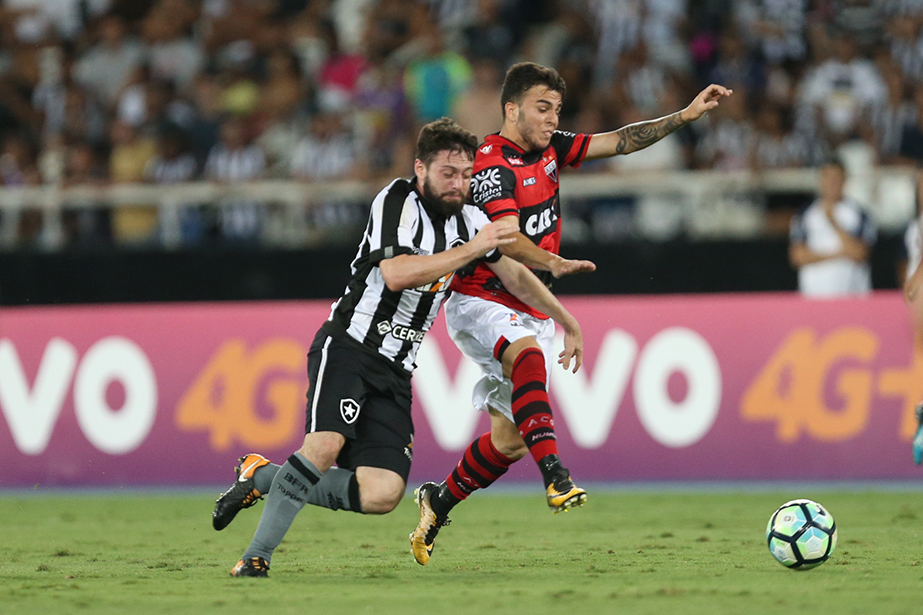 Botafogo e Atlético-GO se enfrentam na noite desta quinta-feira, no Estádio Nilton Santos pela 35 rodada do Campeonato Brasileiro. Foto: Daniel Castelo Branco / Agência O Dia