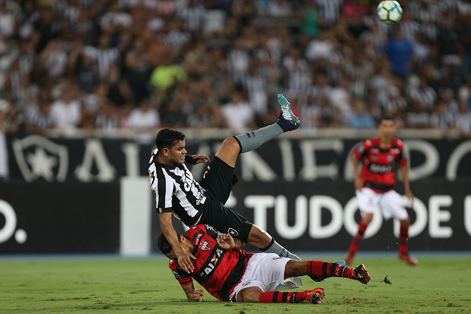 Botafogo e Atlético-GO se enfrentam na noite desta quinta-feira, no Estádio Nilton Santos pela 35 rodada do Campeonato Brasileiro. Foto: Daniel Castelo Branco / Agência O Dia