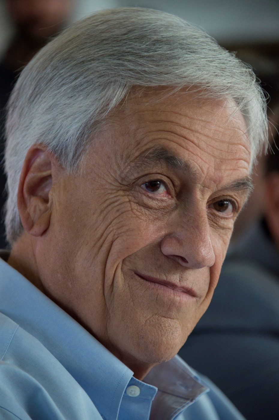 Chilean presidential candidate Sebastian Pinera gestures during a press conference in Santiago de Chile on November 20, 2017. 
Billionaire conservative Sebastian Pinera and leftist former TV journalist Alejandro Guillier will contest a runoff second round in Chile's presidential election next month.  / AFP PHOTO / Martin BERNETTI
      Caption