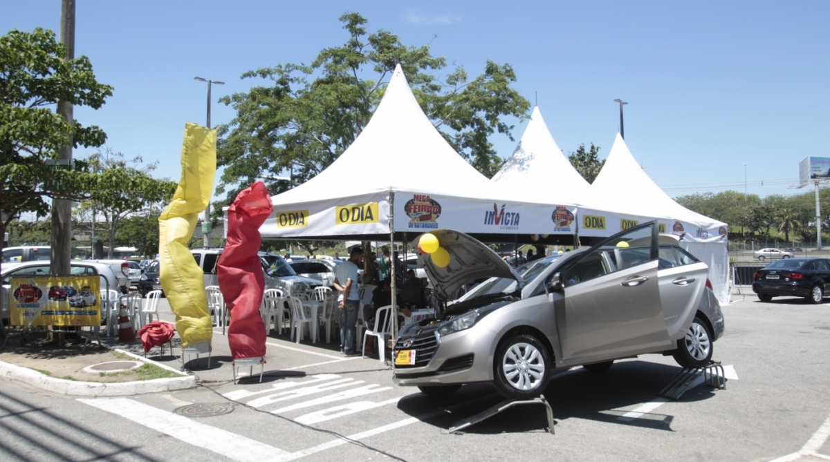 5/11/2017 - Duque de Caxias (RJ) - Feir‹o de Autom—veis da Invicta (Comercial) - Na foto: Feirao de automoveis no Shopping Caxias Foto: Luiz Ackermann / Agencia O Dia