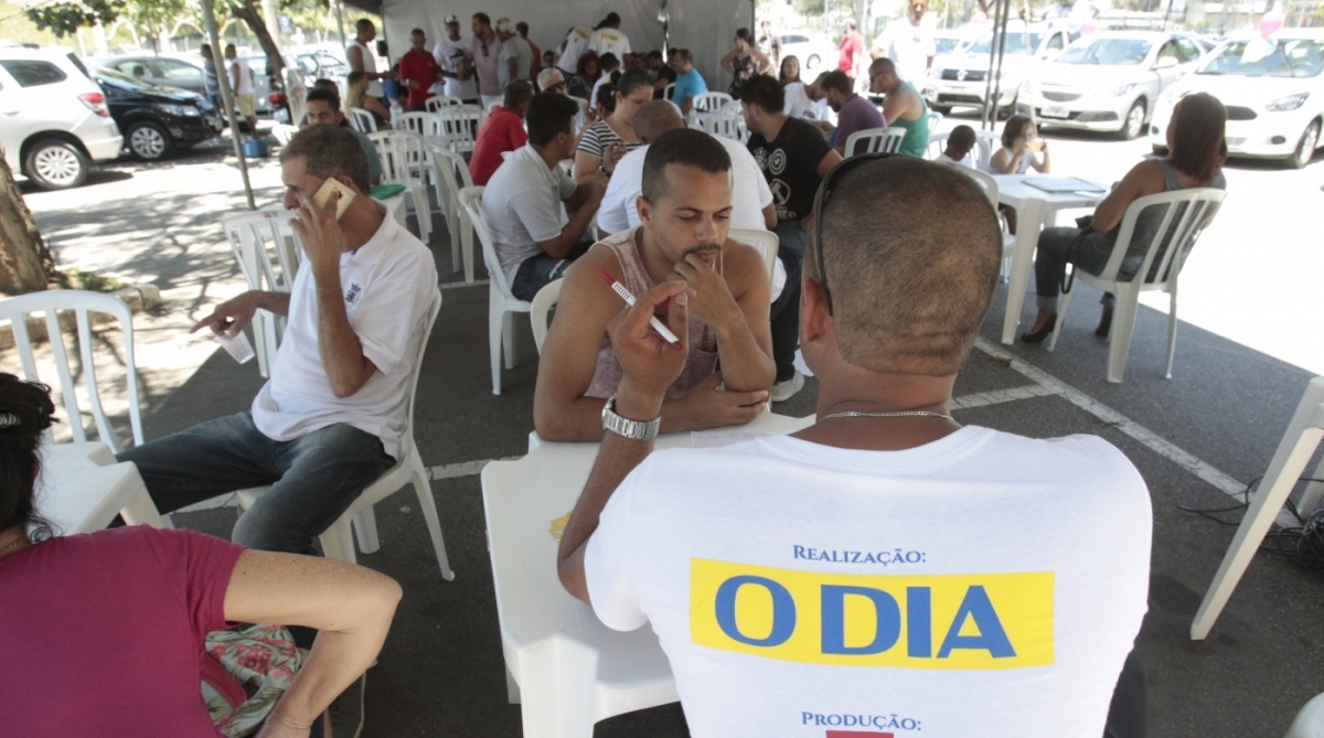 5/11/2017 - Duque de Caxias (RJ) - Feir‹o de Autom—veis da Invicta (Comercial) - Na foto: Feirao de automoveis no Shopping Caxias Foto: Luiz Ackermann / Agencia O Dia
